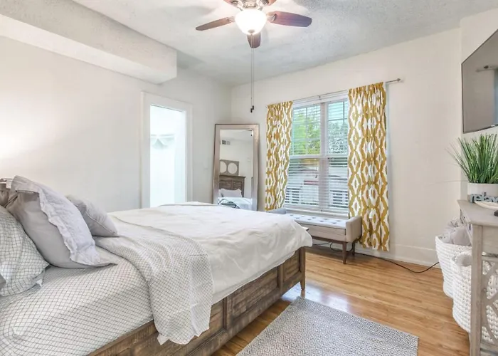 Apartment Carson Flats #4 | 1br • Near Bok• Osu Med•dtwn Tulsa